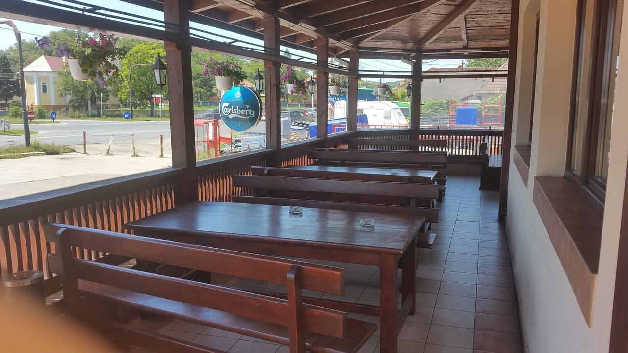 דבה Motel Restaurant Lowe מראה חיצוני תמונה