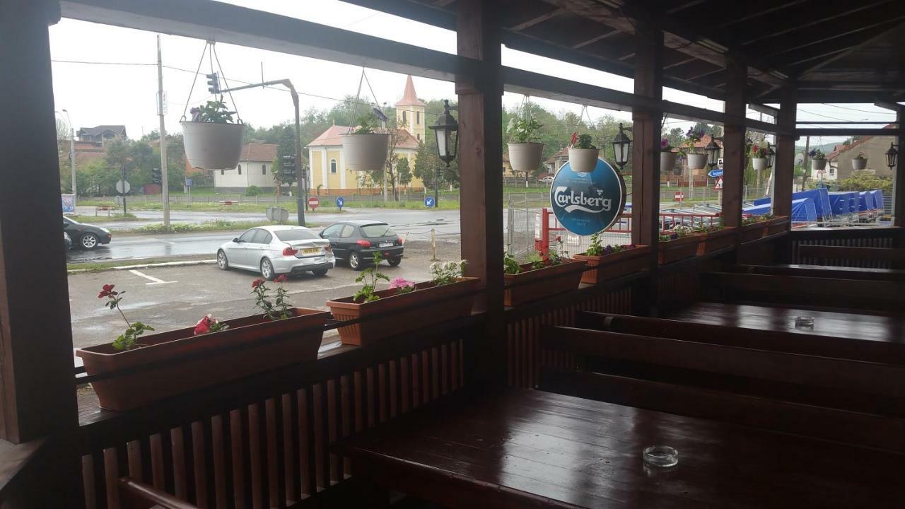 דבה Motel Restaurant Lowe מראה חיצוני תמונה