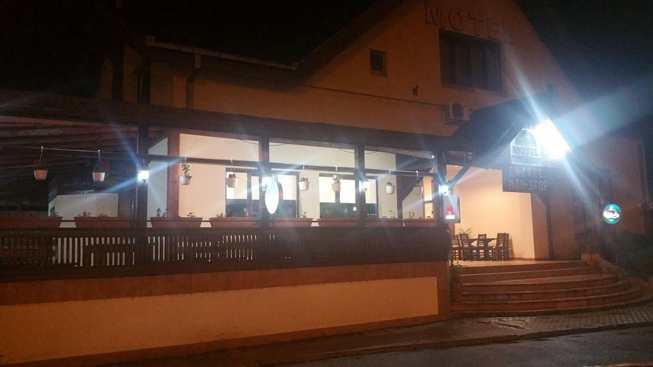 דבה Motel Restaurant Lowe מראה חיצוני תמונה
