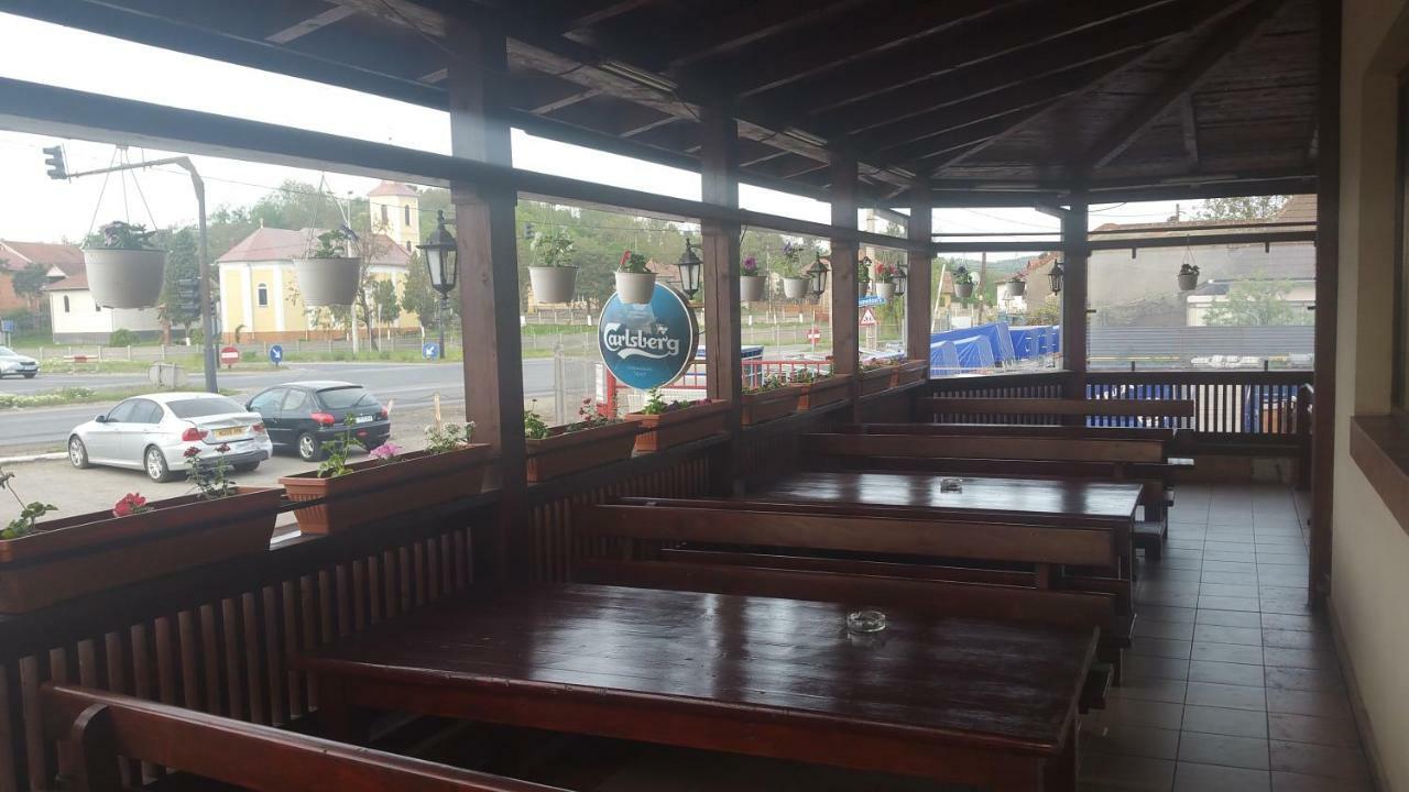 דבה Motel Restaurant Lowe מראה חיצוני תמונה