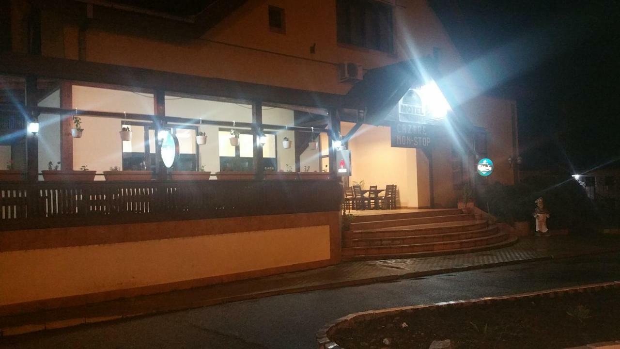 דבה Motel Restaurant Lowe מראה חיצוני תמונה