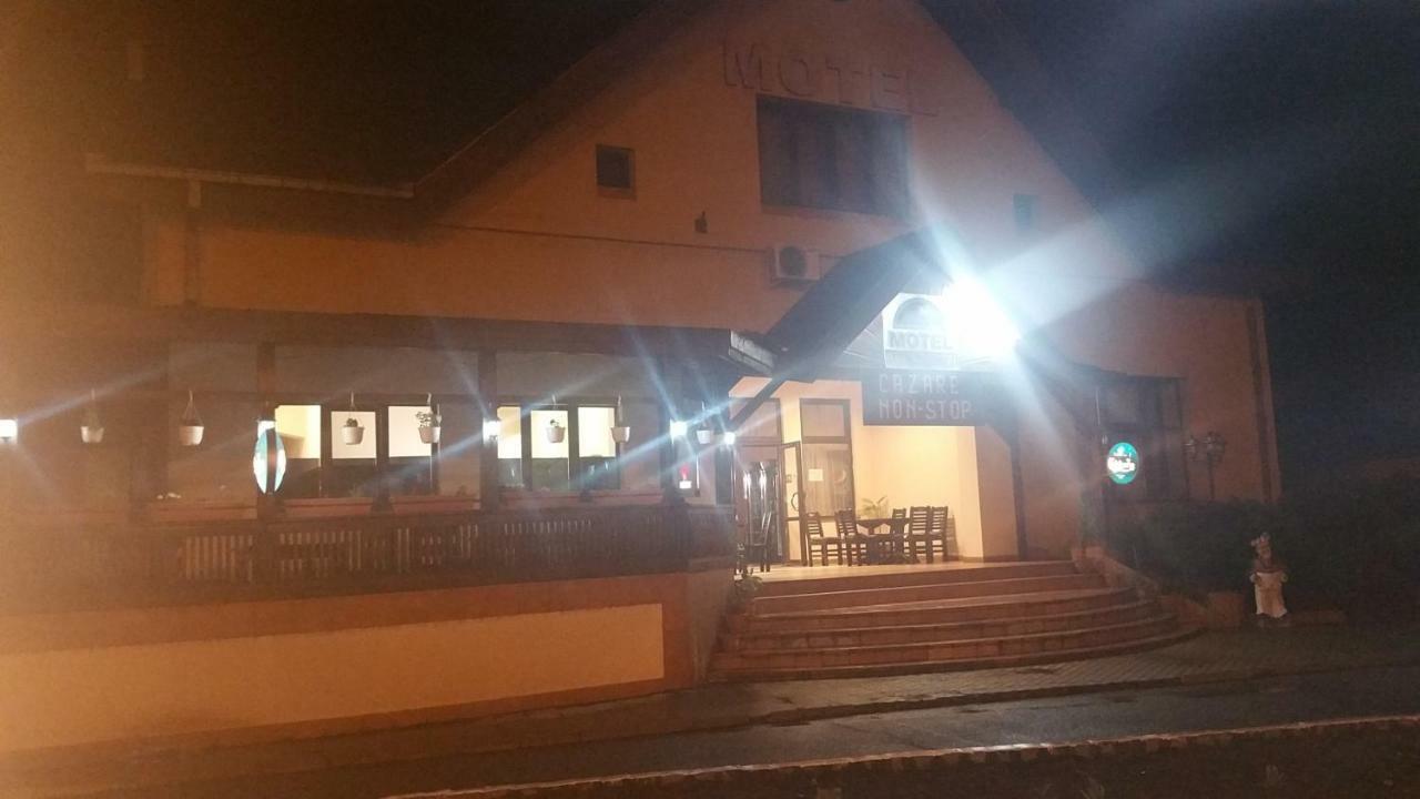 דבה Motel Restaurant Lowe מראה חיצוני תמונה
