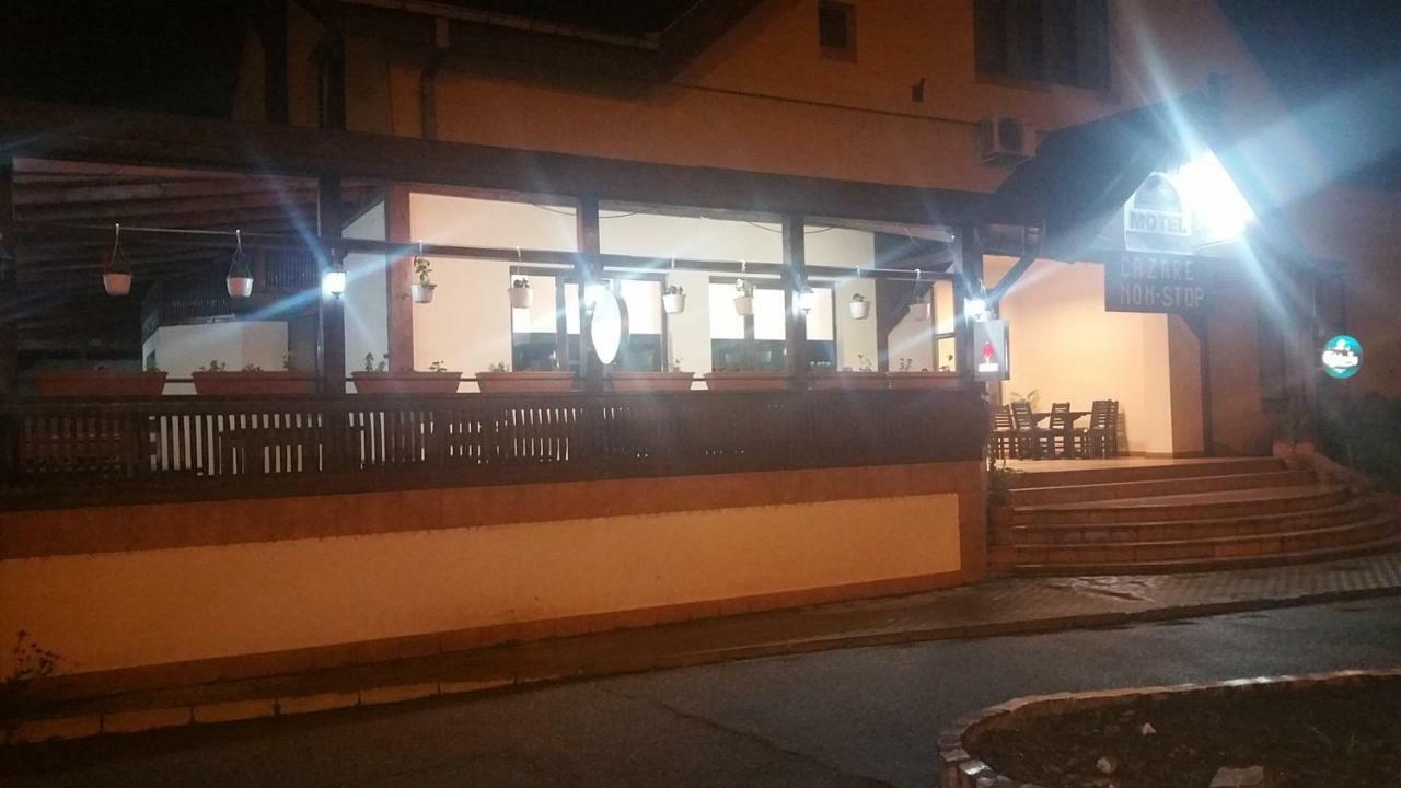 דבה Motel Restaurant Lowe מראה חיצוני תמונה